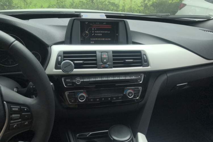 Used BMW 3 Series GT 2016 320i Fashion Model Audio And AC Panel
