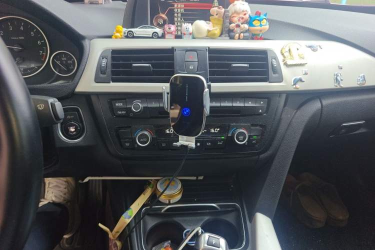 Used BMW 3 Series GT 2016 320i Fashion Model Audio And AC Panel