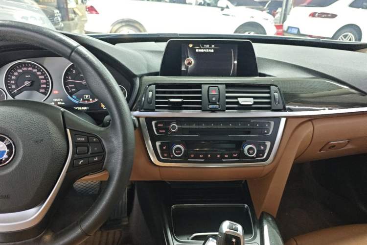 Used BMW 3 Series GT 2016 320i Design Package Edition Audio And AC Panel