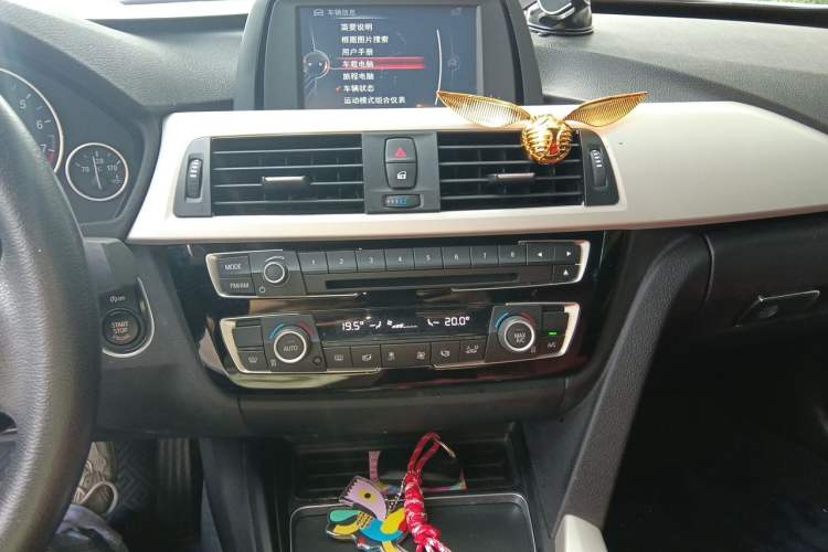 Used BMW 3 Series GT 2016 320i Fashion Model Audio And AC Panel