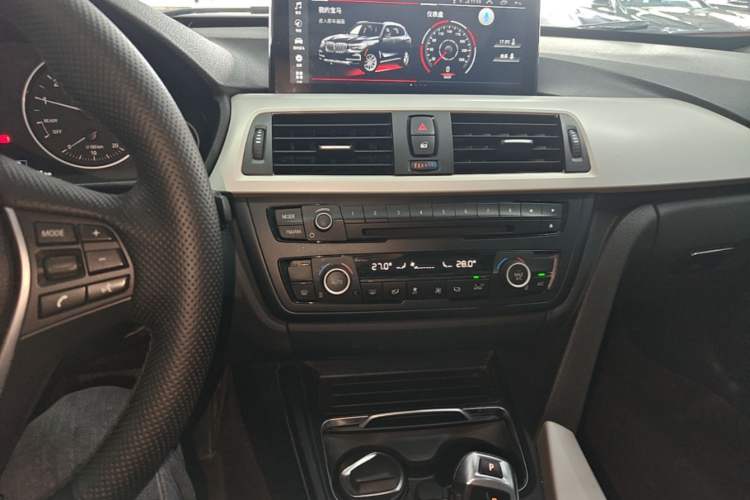 Used BMW 3 Series GT 2016 320i Fashion Model Audio And AC Panel