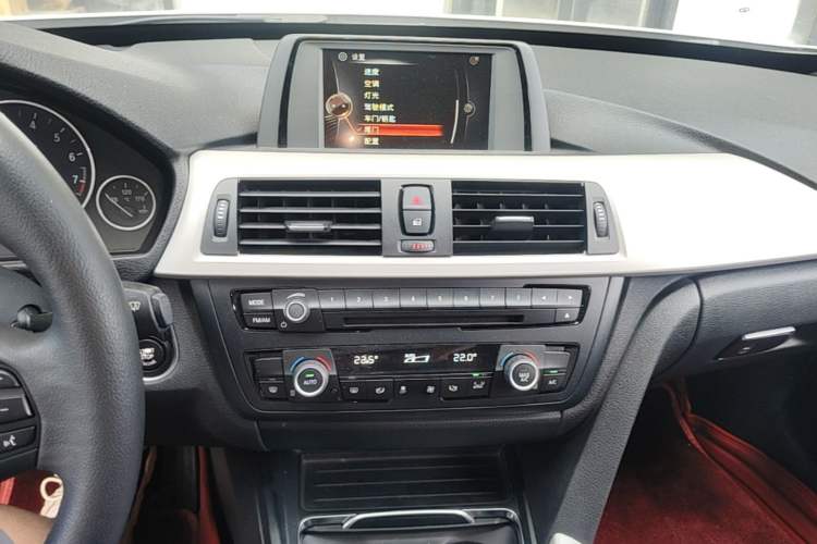 Used BMW 3 Series GT 2016 320i Fashion Model Audio And AC Panel