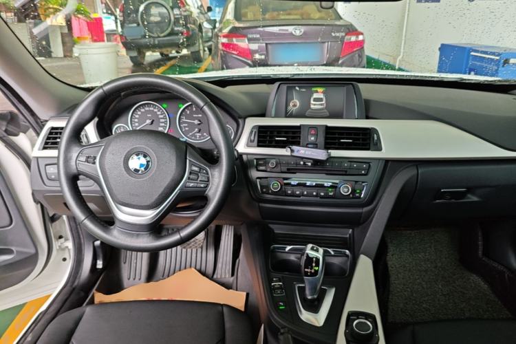 Used BMW 3 Series GT 2016 320i Fashion Model Center Console