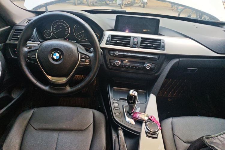 Used BMW 3 Series GT 2016 320i Fashion Model Center Console