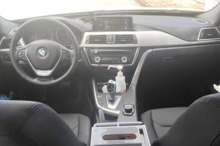 Used BMW 3 Series GT 2016 320i Fashion Model Center Console