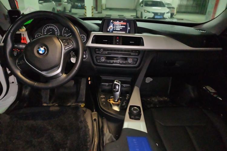 Used BMW 3 Series GT 2016 320i Fashion Model Center Console