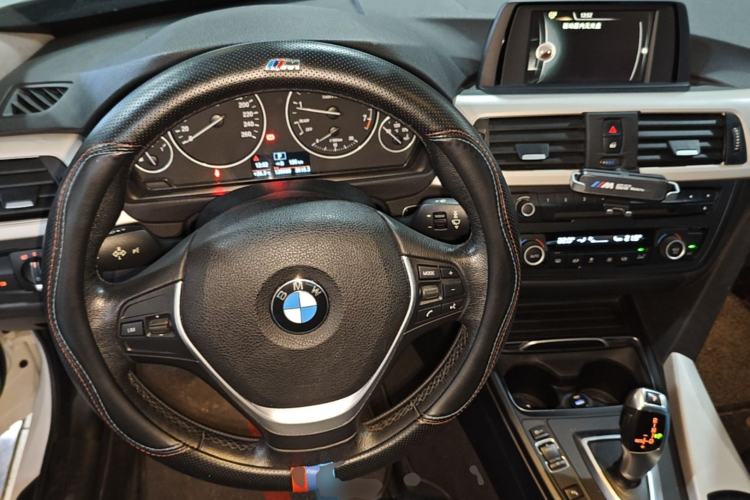 Used BMW 3 Series GT 2016 320i Fashion Model Center Console
