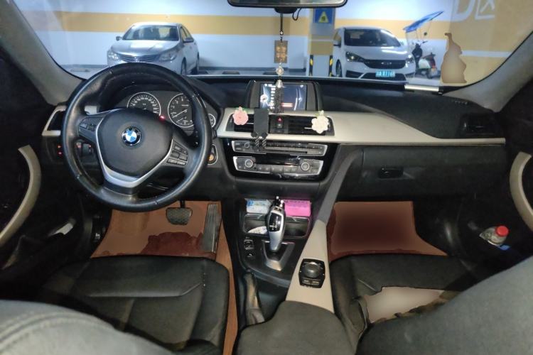 Used BMW 3 Series GT 2016 320i Fashion Model Center Console