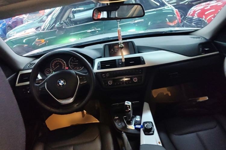 Used BMW 3 Series GT 2016 320i Fashion Model Center Console