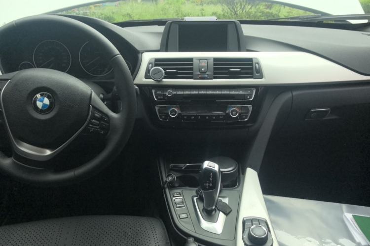 Used BMW 3 Series GT 2016 320i Fashion Model Center Console