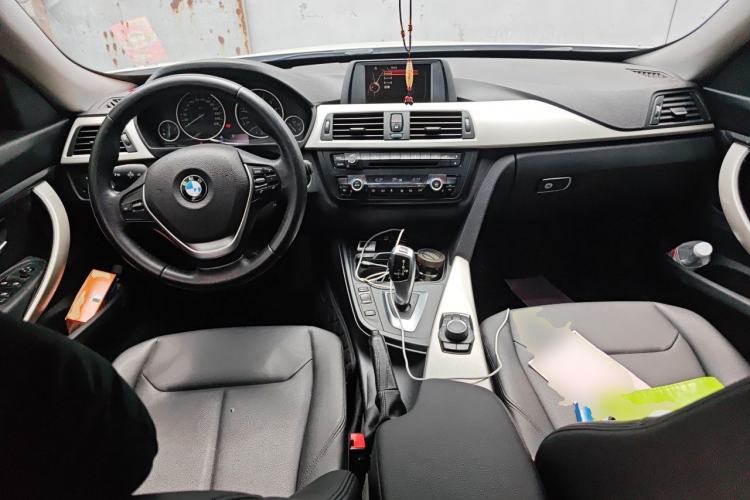 Used BMW 3 Series GT 2016 320i Fashion Model Center Console