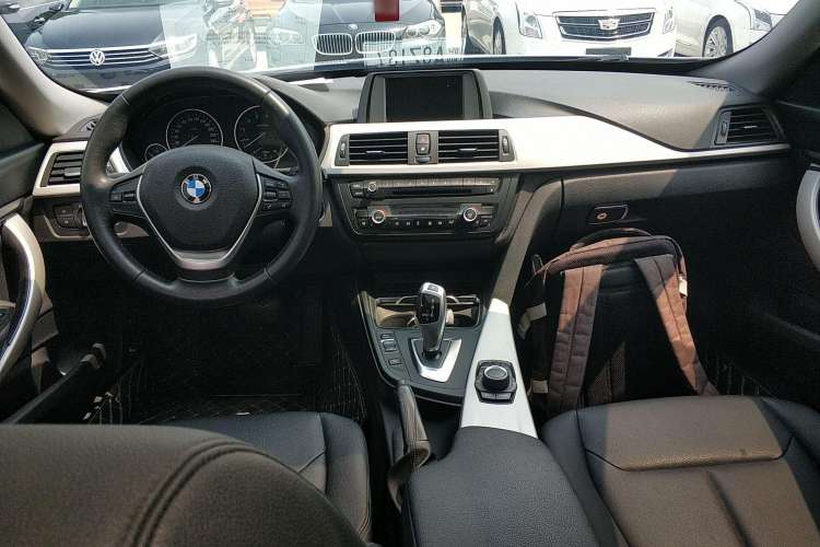 Used BMW 3 Series GT 2016 320i Fashion Model Center Console