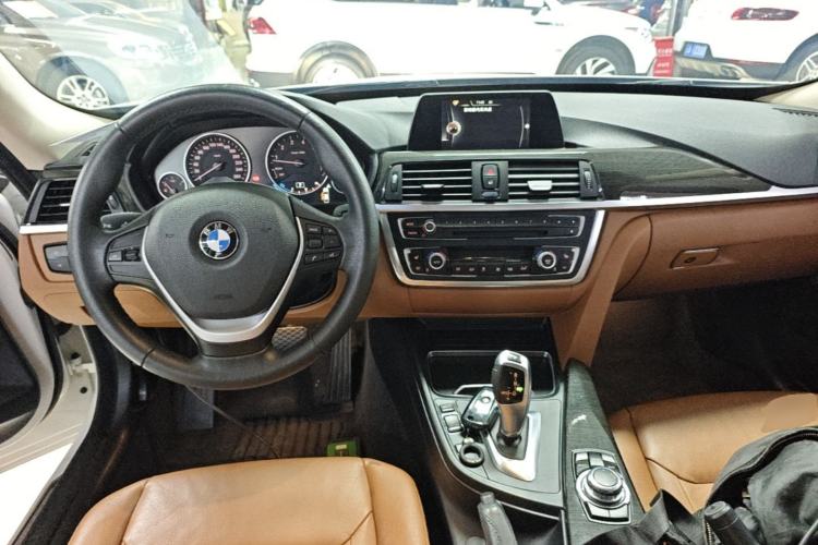 Used BMW 3 Series GT 2016 320i Design Package Edition Center Console