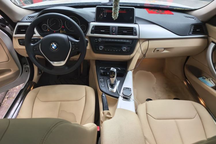 Used BMW 3 Series GT 2016 320i Fashion Model Center Console