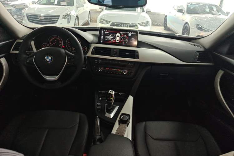 Used BMW 3 Series GT 2016 320i Fashion Model Center Console