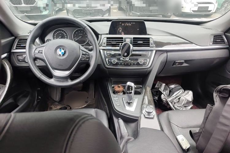 Used BMW 3 Series GT 2016 320i Design Package Edition Center Console