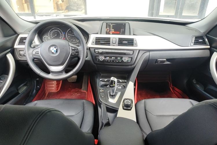 Used BMW 3 Series GT 2016 320i Fashion Model Center Console
