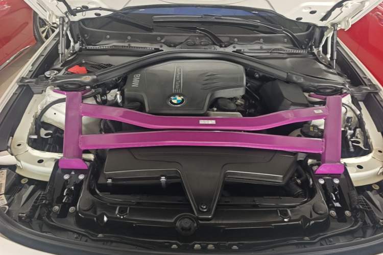 Used BMW 3 Series GT 2016 320i Fashion Model Engine Bay