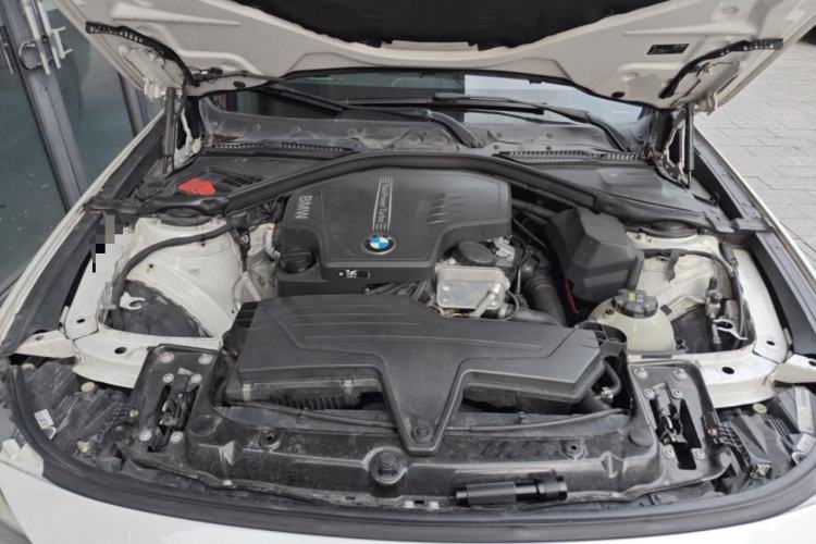 Used BMW 3 Series GT 2016 320i Fashion Model Engine Bay