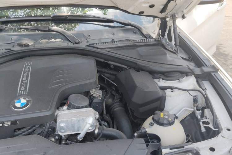 Used BMW 3 Series GT 2016 320i Fashion Model Engine Bay Left