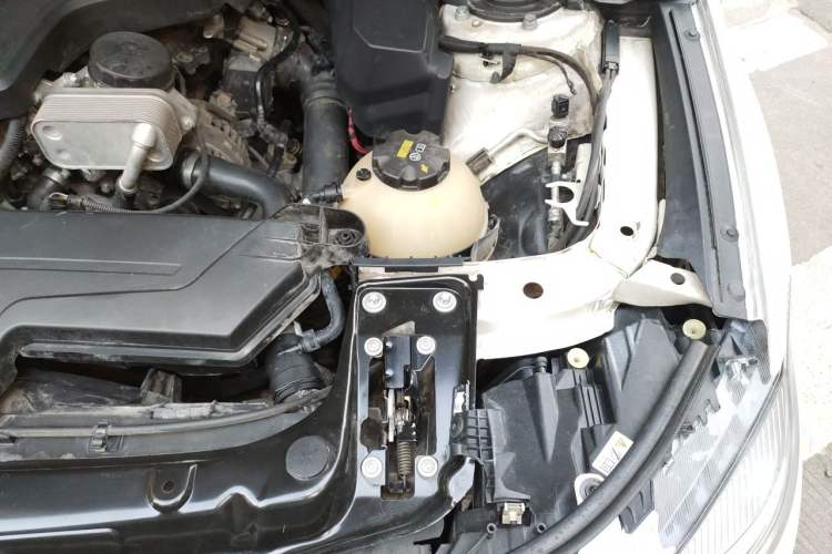 Used BMW 3 Series GT 2016 320i Fashion Model Engine Bay Left