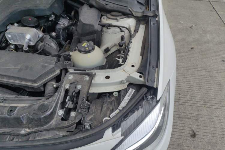 Used BMW 3 Series GT 2016 320i Fashion Model Engine Bay Left