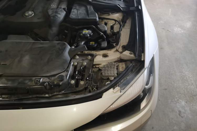 Used BMW 3 Series GT 2016 320i Fashion Model Engine Bay Left