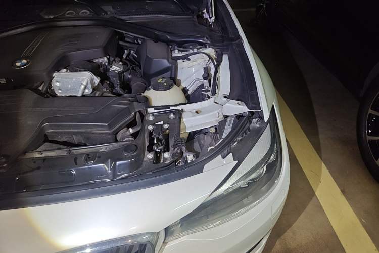 Used BMW 3 Series GT 2016 320i Fashion Model Engine Bay Left