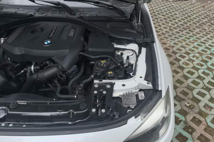 Used BMW 3 Series GT 2016 320i Fashion Model Engine Bay Left