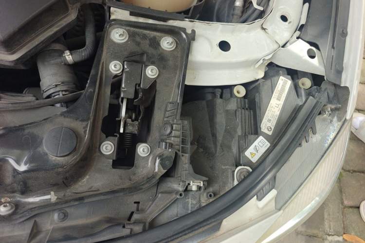 Used BMW 3 Series GT 2016 320i Fashion Model Engine Bay Left