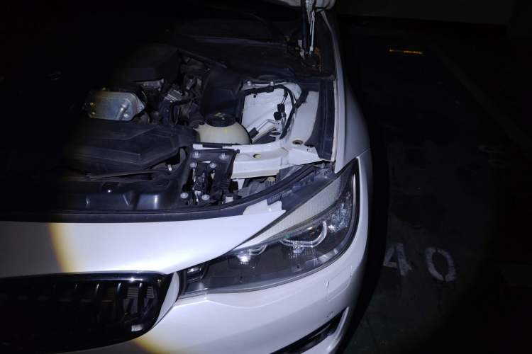 Used BMW 3 Series GT 2016 320i Design Package Edition Engine Bay Left