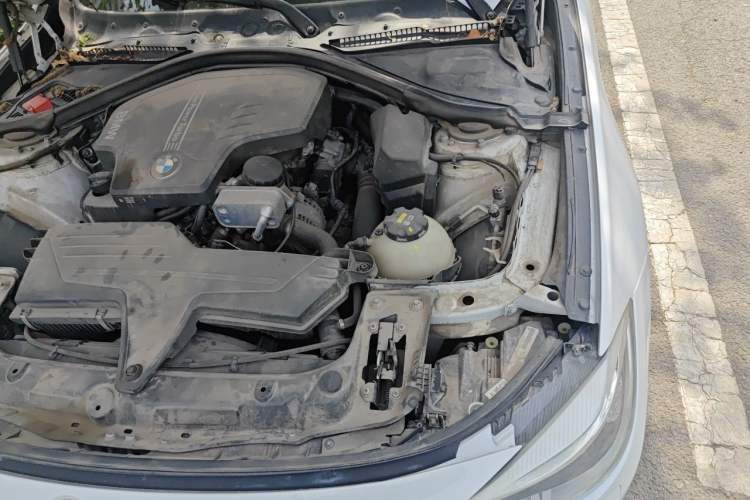 Used BMW 3 Series GT 2016 320i Fashion Model Engine Bay Left