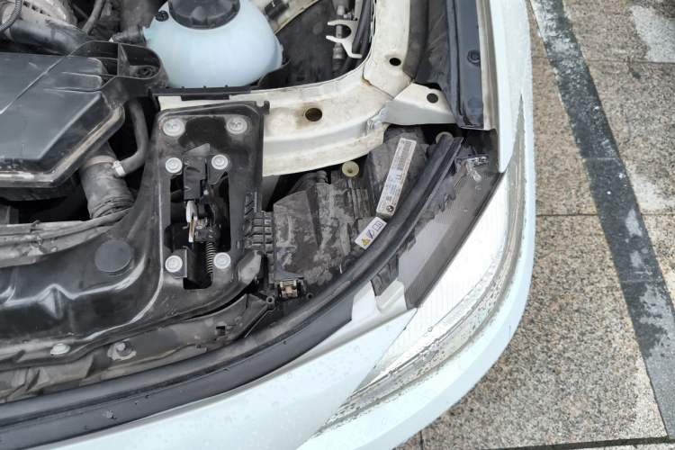 Used BMW 3 Series GT 2016 320i Fashion Model Engine Bay Left