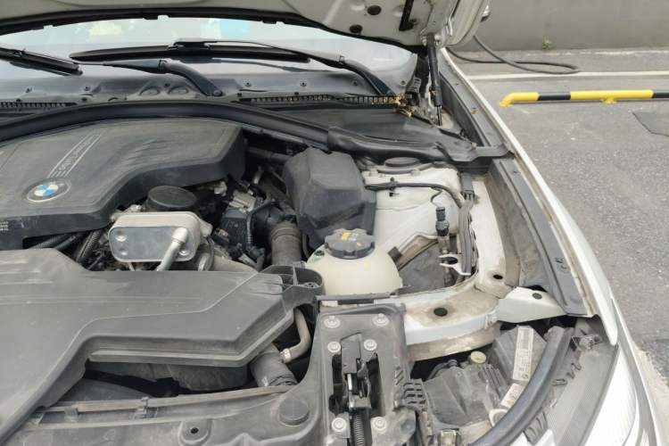Used BMW 3 Series GT 2016 320i Fashion Model Engine Bay Left