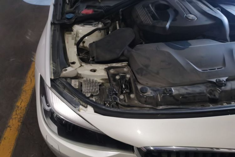 Used BMW 3 Series GT 2016 320i Fashion Model Engine Bay Right