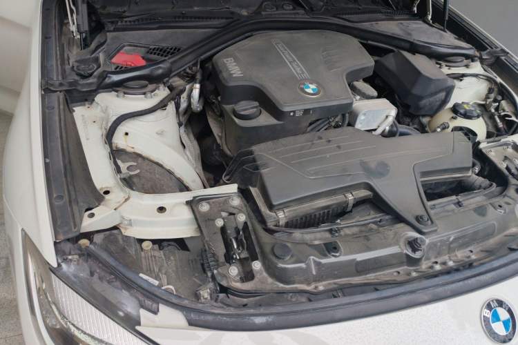 Used BMW 3 Series GT 2016 320i Fashion Model Engine Bay Right