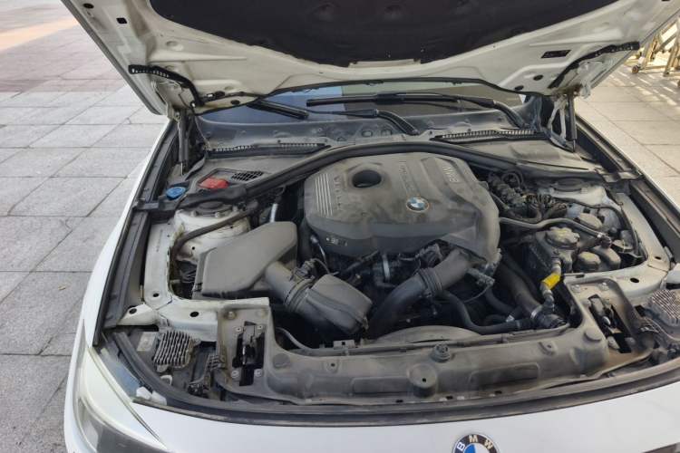 Used BMW 3 Series GT 2016 320i Fashion Model Engine Bay Right