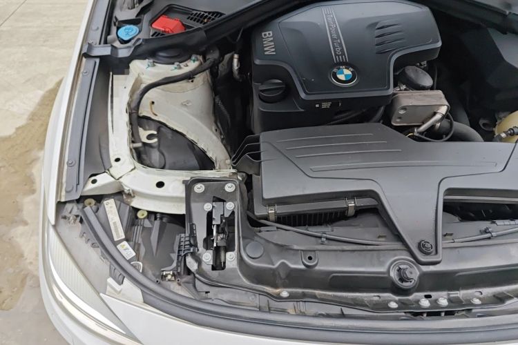 Used BMW 3 Series GT 2016 320i Fashion Model Engine Bay Right