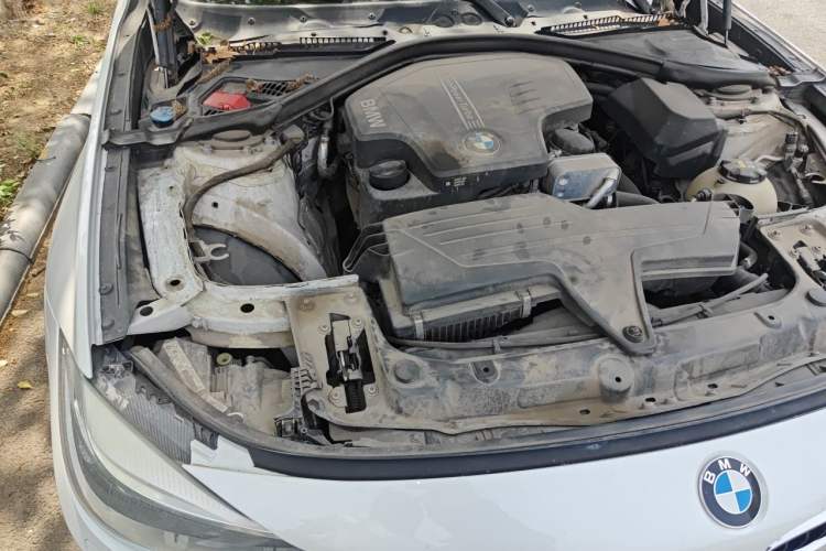 Used BMW 3 Series GT 2016 320i Fashion Model Engine Bay Right