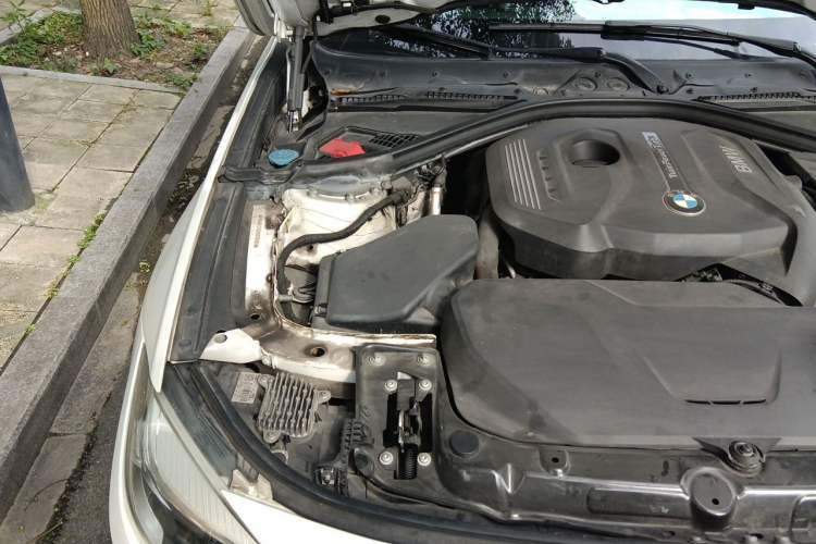 Used BMW 3 Series GT 2016 320i Fashion Model Engine Bay Right