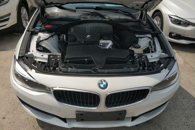 Used BMW 3 Series GT 2016 320i Fashion Model Engine Bay