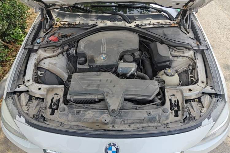 Used BMW 3 Series GT 2016 320i Fashion Model Engine Bay