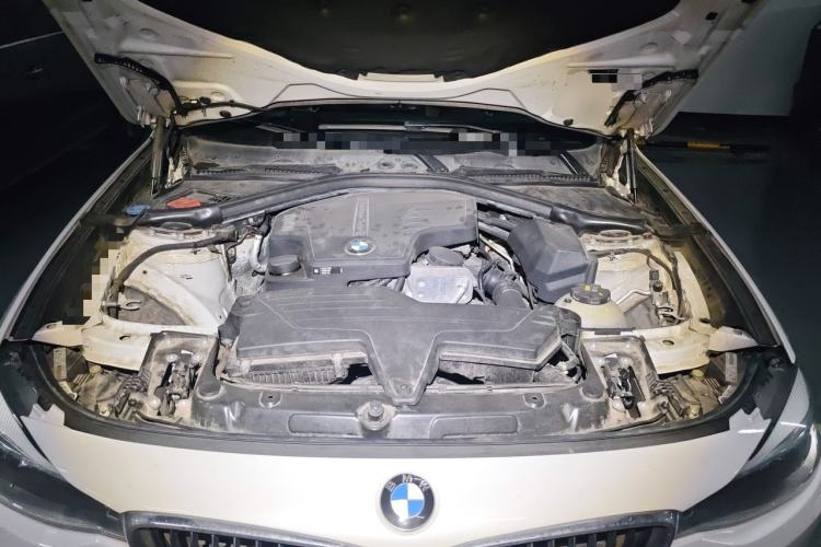 Used BMW 3 Series GT 2016 320i Fashion Model Engine Bay