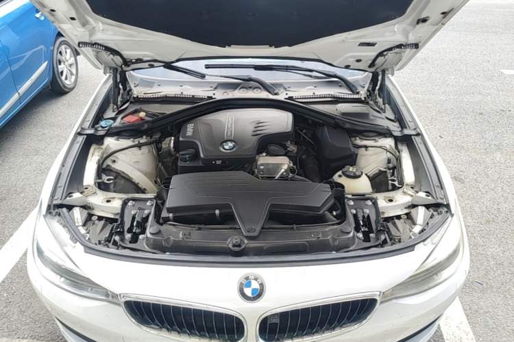 Used BMW 3 Series GT 2016 320i Fashion Model Engine Bay