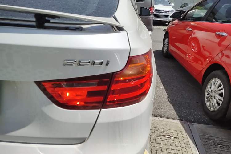 Used BMW 3 Series GT 2016 320i Fashion Model Exterior 3