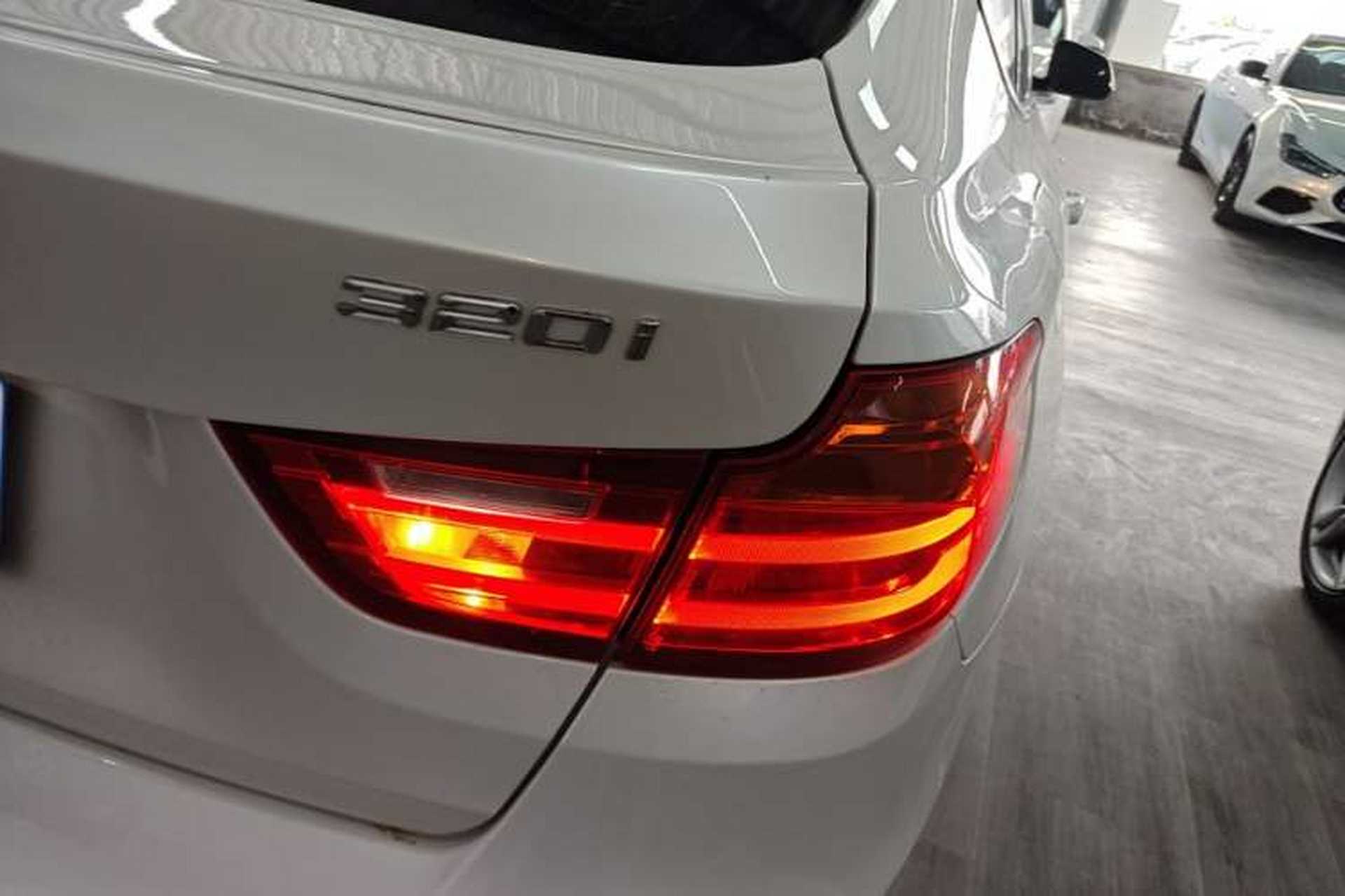 Used BMW 3 Series GT 2016 320i Fashion Model Exterior 3