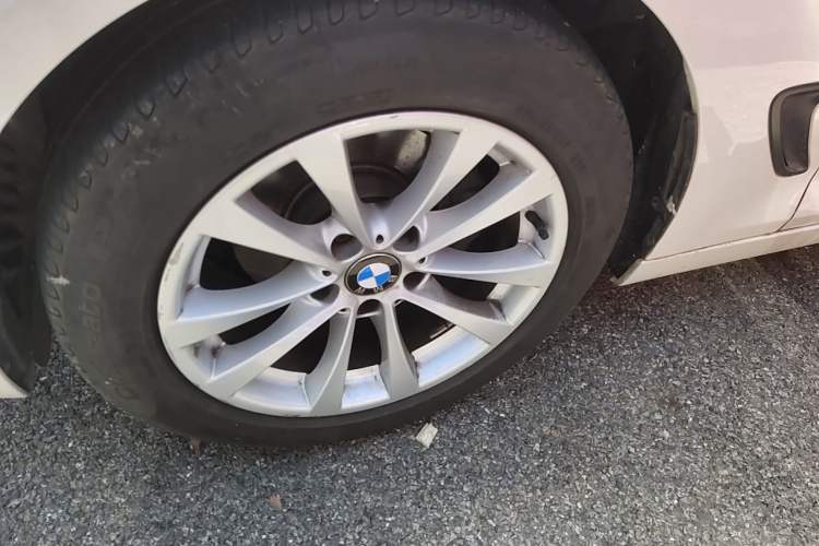 Used BMW 3 Series GT 2016 320i Fashion Model Exterior 4