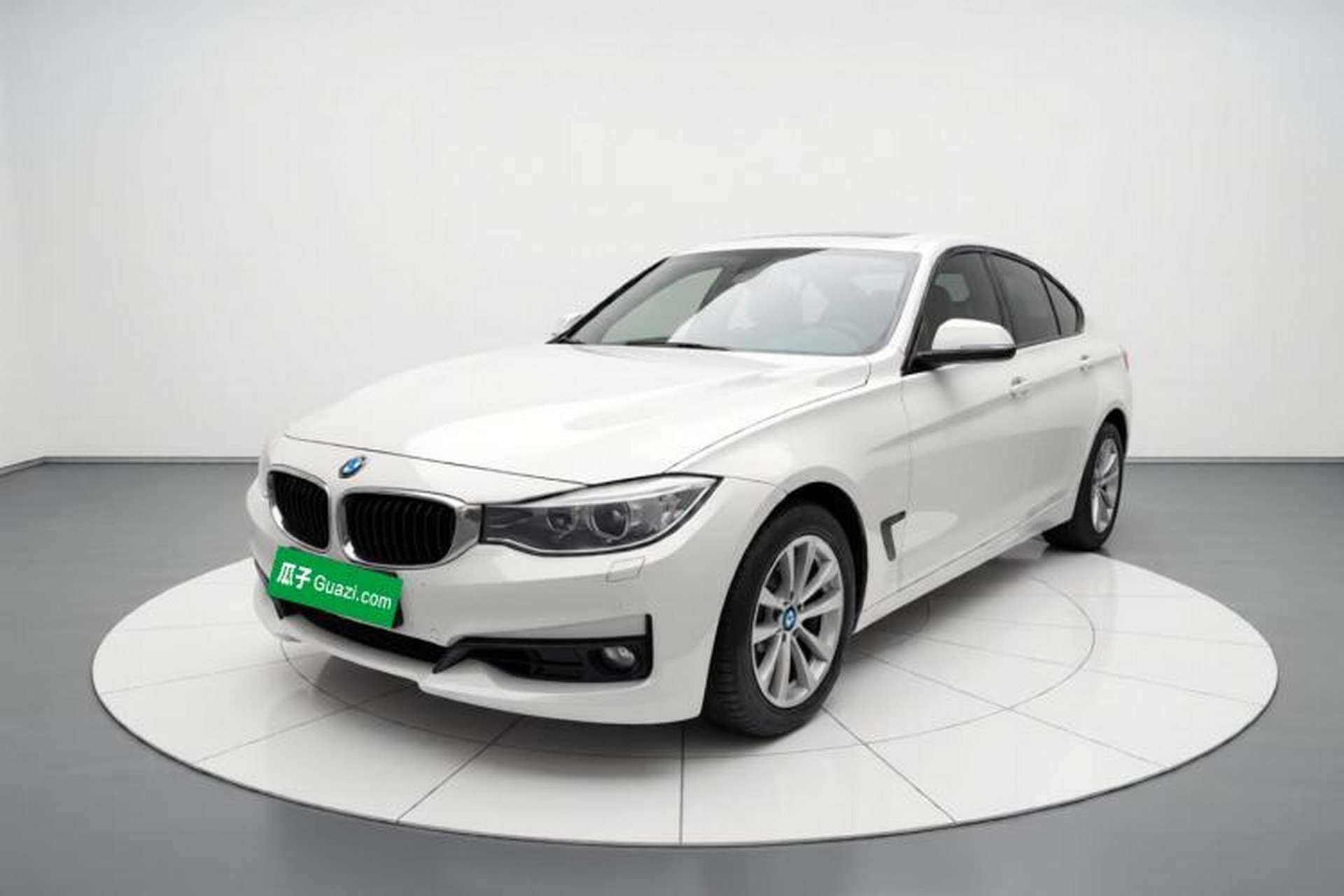 Used BMW 3 Series GT 2016 320i Fashion Model Front Left 45 Deg