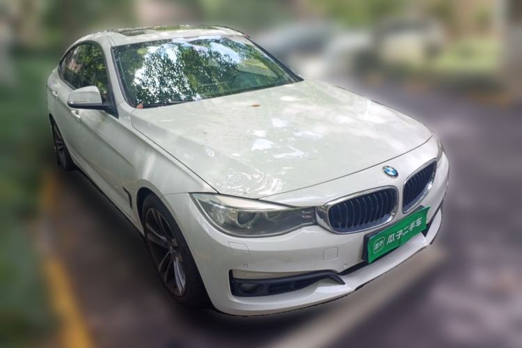 Used BMW 3 Series GT 2016 320i Fashion Model Front Right 45 Deg