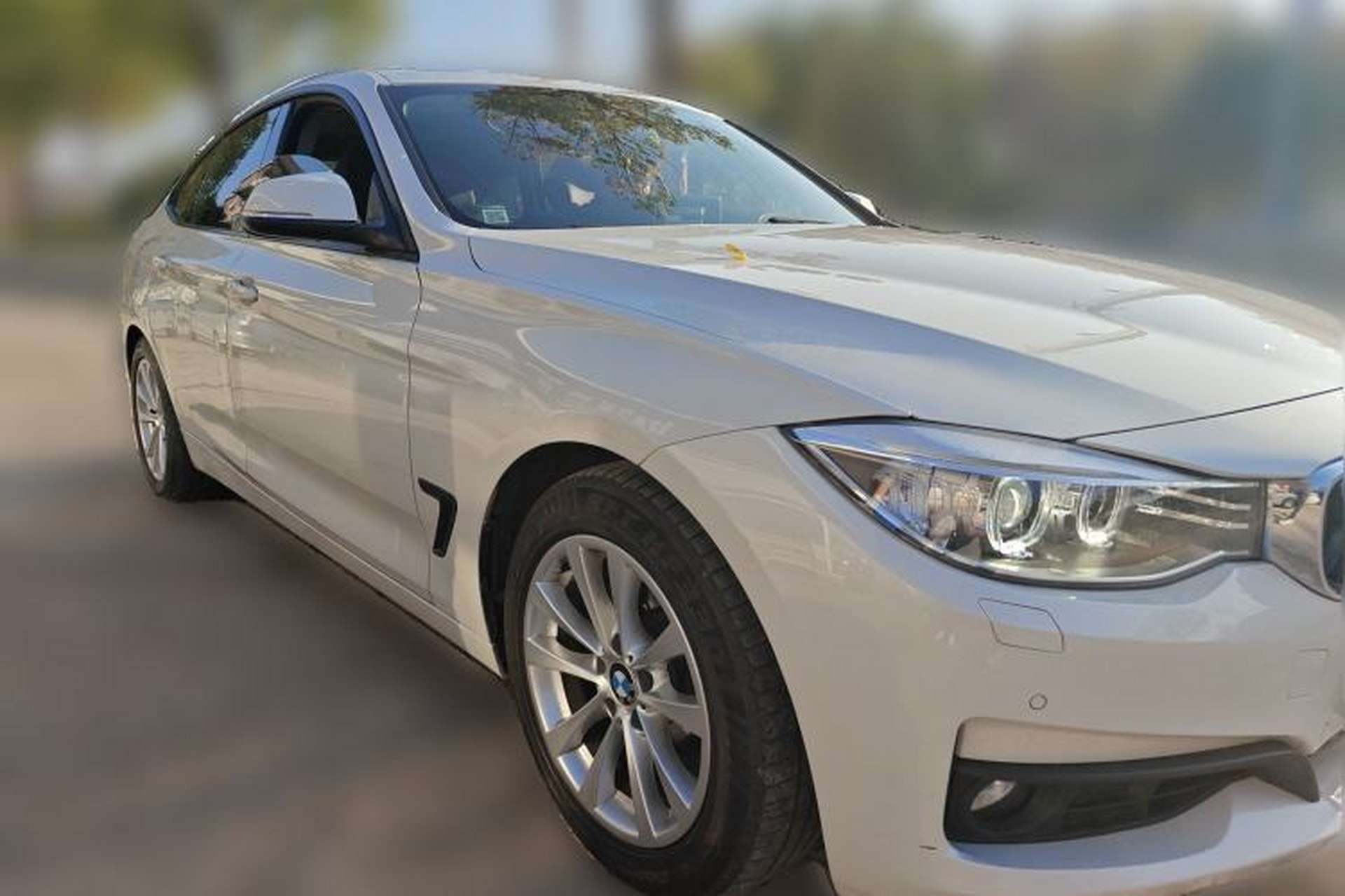 Used BMW 3 Series GT 2016 320i Fashion Model Front Right 45 Deg